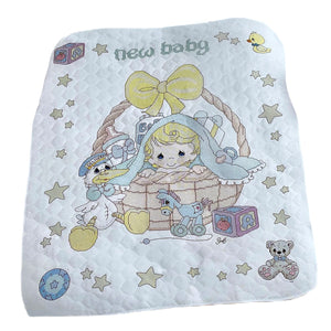 Kit de courtepointe pour bébé vintage rare et estampillé au point de croix « Nouveau bébé » Couverture de berceau souvenir 34" x 43" Bébé dans un panier Cigogne et jouets par Bucilla 2012 ou tableau d'instructions du modèle PDF