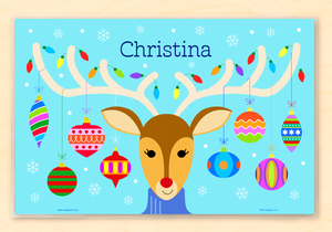 Mantel individual personalizado para niños con adornos de reno navideño Rudolph de 18" x 12" con alfabeto - Custom USA