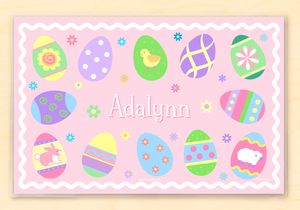 Mantel individual personalizado de 18" x 12" con alfabeto en forma de huevo de Pascua para niña, color rosa o azul