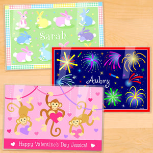 Juego de tres manteles individuales personalizados para niños de 18" x 12" - Pascua, San Valentín, 4 de julio