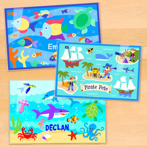 Juego de tres manteles individuales personalizados para niños Sea Boy de 18" x 12" - Peces del océano, delfines, tiburones y piratas