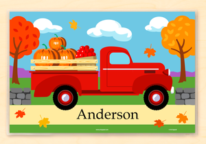 Mantel individual personalizado con calabazas de otoño y camión rojo de 18" x 12" con alfabeto