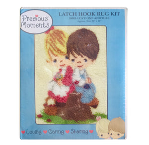Tapis à crochet Precious Moments Girl & Boy Love One Another 18" x 31" Vintage Collectible 2003
