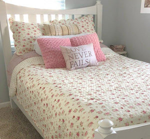 Shabby Chic Cream & Red Rose Bud Print Bedding Full/Queen & King Country Cottage Elegant Romantic Quilt Set Cotton Bedspread