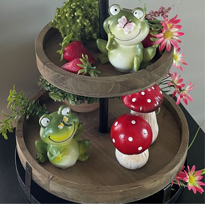 Statue en résine de 4 pouces de grenouille verte souriante et heureuse avec petite coccinelle, libellule, papillon - Décoration printemps/été pour plateau à plusieurs niveaux, décoration de maison ou de jardin