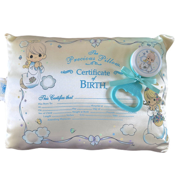 Almohada de satén de lujo con diseño de ángeles de Precious Moments vintage para recuerdo de bebé, certificado de nacimiento, 12" x 9" y sonajero, juego de regalo de 2 piezas para baby shower con ángel sonajero para niña y niño