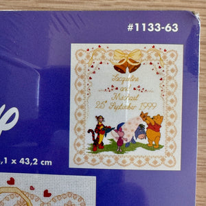 Kit de broderie au point de croix compté rare Disney Winnie l'ourson Cloches et cœurs Annonce de mariage Porcinet Bourriquet Tigrou ou tableau d'instructions du modèle PDF 15" x 17" Souvenir par Janlynn 1133-63 ou points de créateur H28