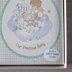 Livre de souvenirs vintage de 1995 pour bébé, souvenirs des trois premières années de bébé, cadeau de baby shower par Hallmark Cards Notre précieux bébé