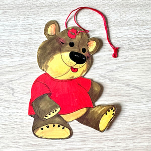 Vintage Suzy's Zoo Christmas Willie Bear Tie-On Gift Tag Red Shirt & Kiss 5" x 4" 1982