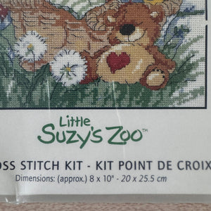 Kit de punto de cruz contado o gráfico en PDF con instrucciones de patrón de animales bebés en el cesto de ropa del zoológico de Little Suzy Patito Witzy, conejito blanco Lulla, oso Boof, jirafa Patches de 8" x 10"