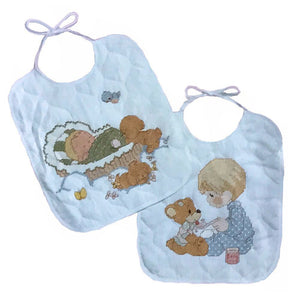 Ensemble de 2 bavoirs pour bébé Vintage Precious Moments Kit de point de croix compté ou tableau de motifs PDF Souvenir « Arrivée de bébé » Garçon Ours Bébé et chiots