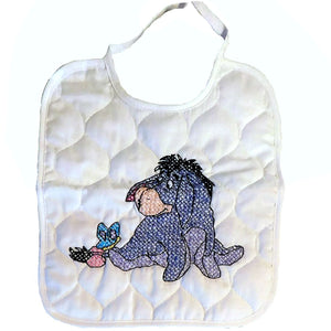 Babero para bebé de punto de cruz con diseño de Winnie The Pooh, burro de Eeyore, de Walt Disney, vintage, contado, en kit o gráfico de patrones en PDF, recuerdo para bebé, regalo para baby shower 1134-36