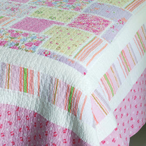 Floral Pink Rose Print Girl Bedding Full/Queen Quilt Set - Detail