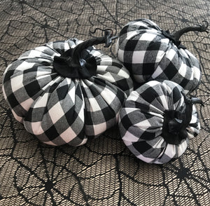 Conjunto de 3 piezas de tela a cuadros con calabazas de peluche y decoración otoñal, estampado de cuadros vichy en blanco y negro