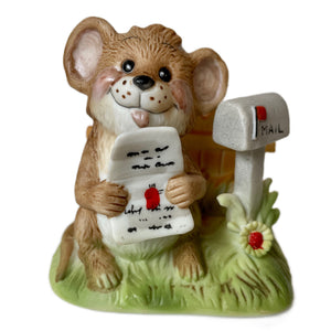 Vintage Suzy’s Zoo Mouse with Letter & Mailbox Collectible Figurine Statue by Suzy Spafford Enesco 1977