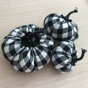 Conjunto de 3 piezas de tela a cuadros con calabazas de peluche y decoración otoñal, estampado de cuadros vichy en blanco y negro